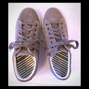 Taos women’s suede sneakers. Size 91/2.